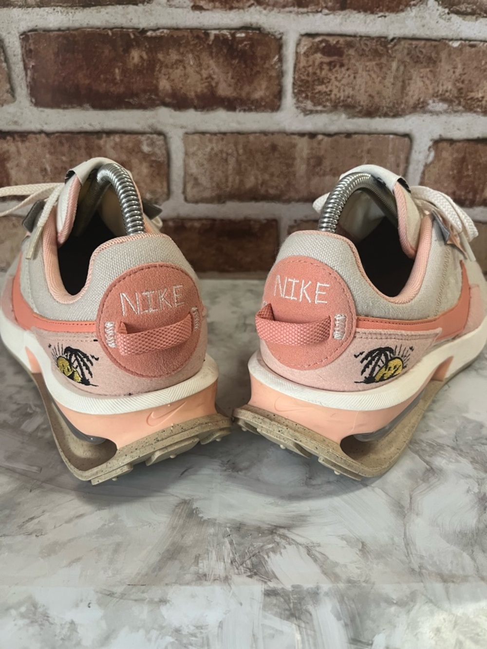 Nike - Picture 5 of 7
